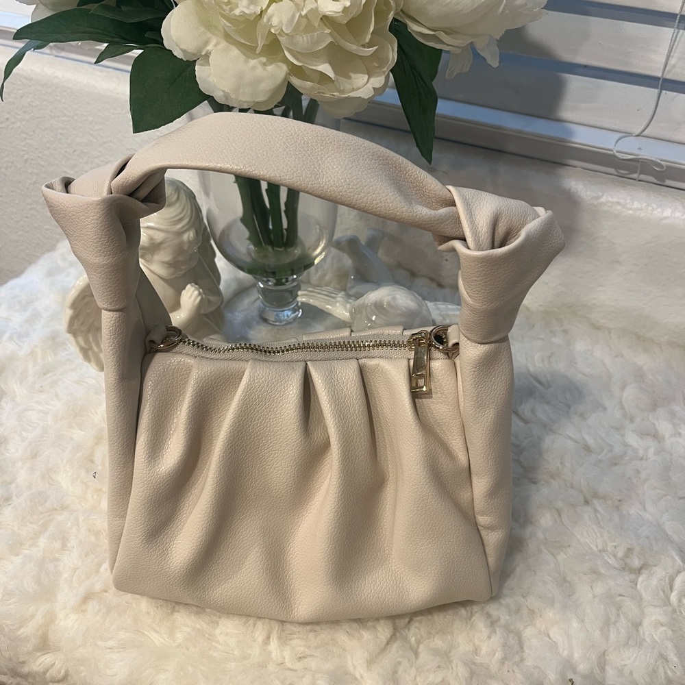 Forever 21 Cream Hand Bag